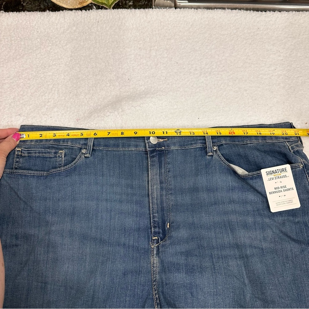 Women’s Levi’s Bermuda Jean Shorts - Picture 9 of 12